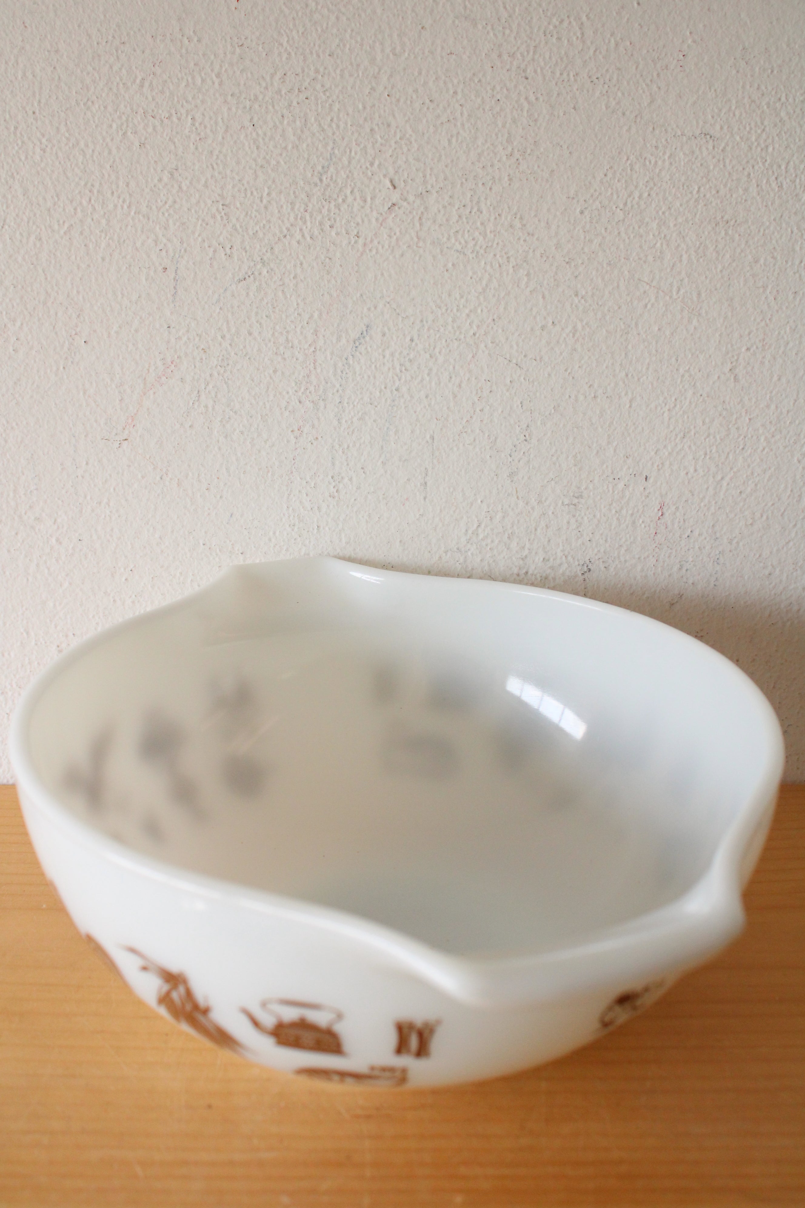 Pyrex Early American Vintage 443 2 1/2 Qt. White Brown Painted Bowl