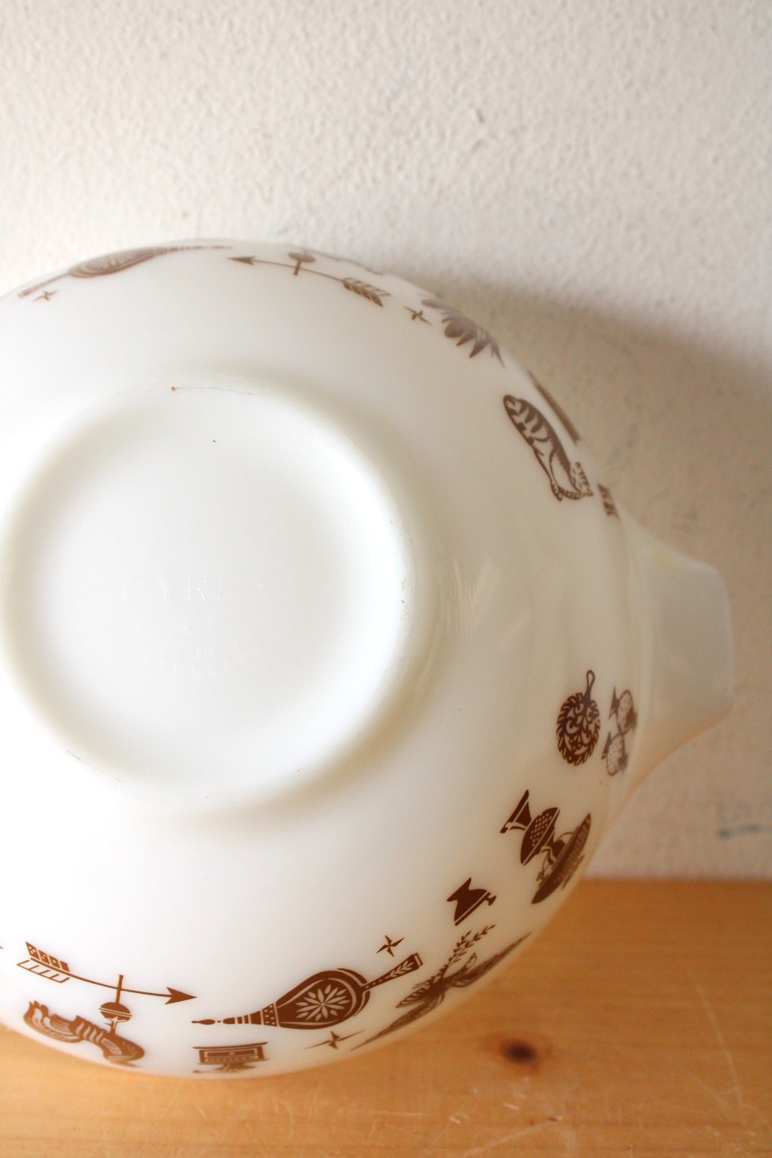 Pyrex Early American Vintage 443 2 1/2 Qt. White Brown Painted Bowl