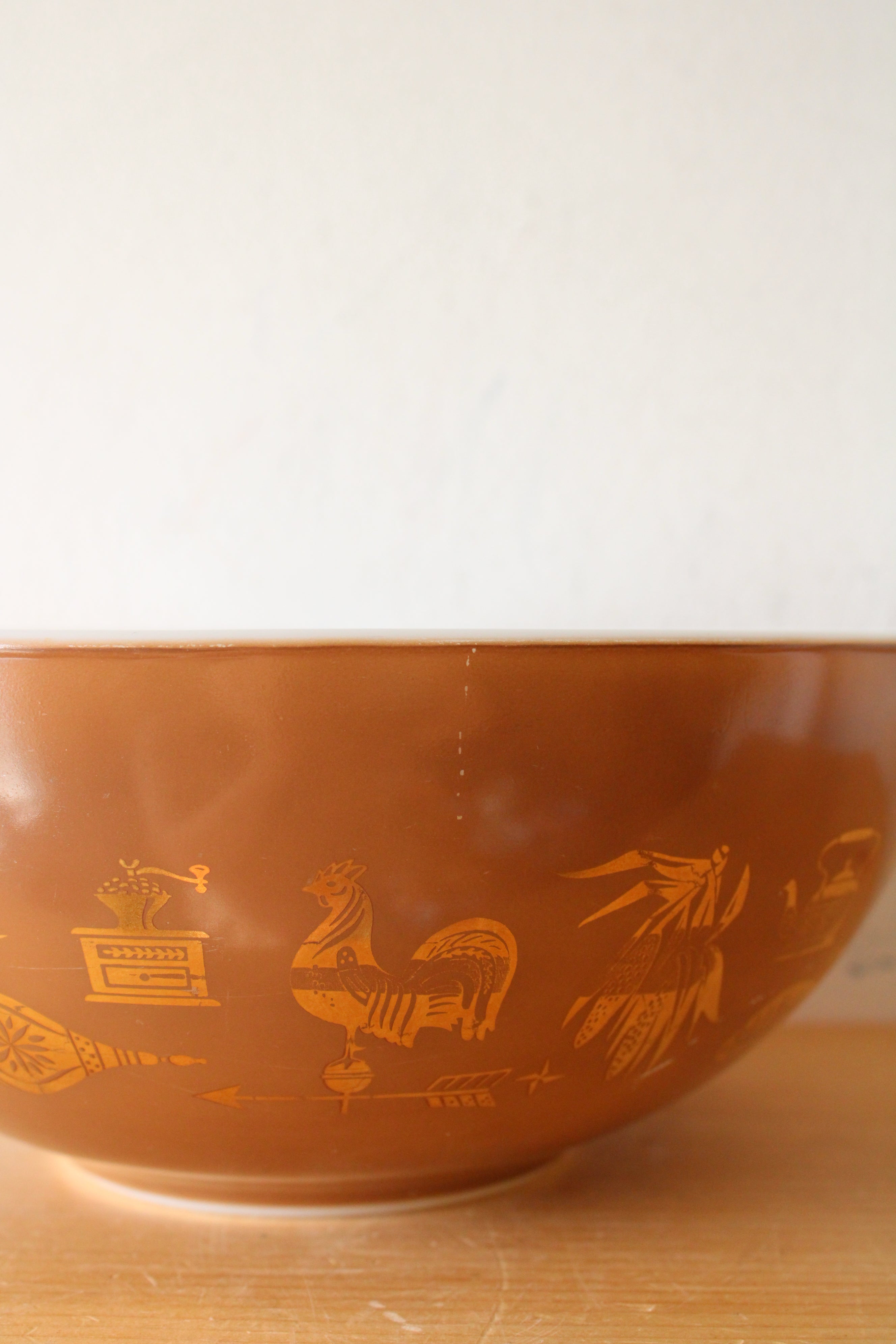 Pyrex Early American Vintage 444 Qt. Brown Gold Painted Large Bowl