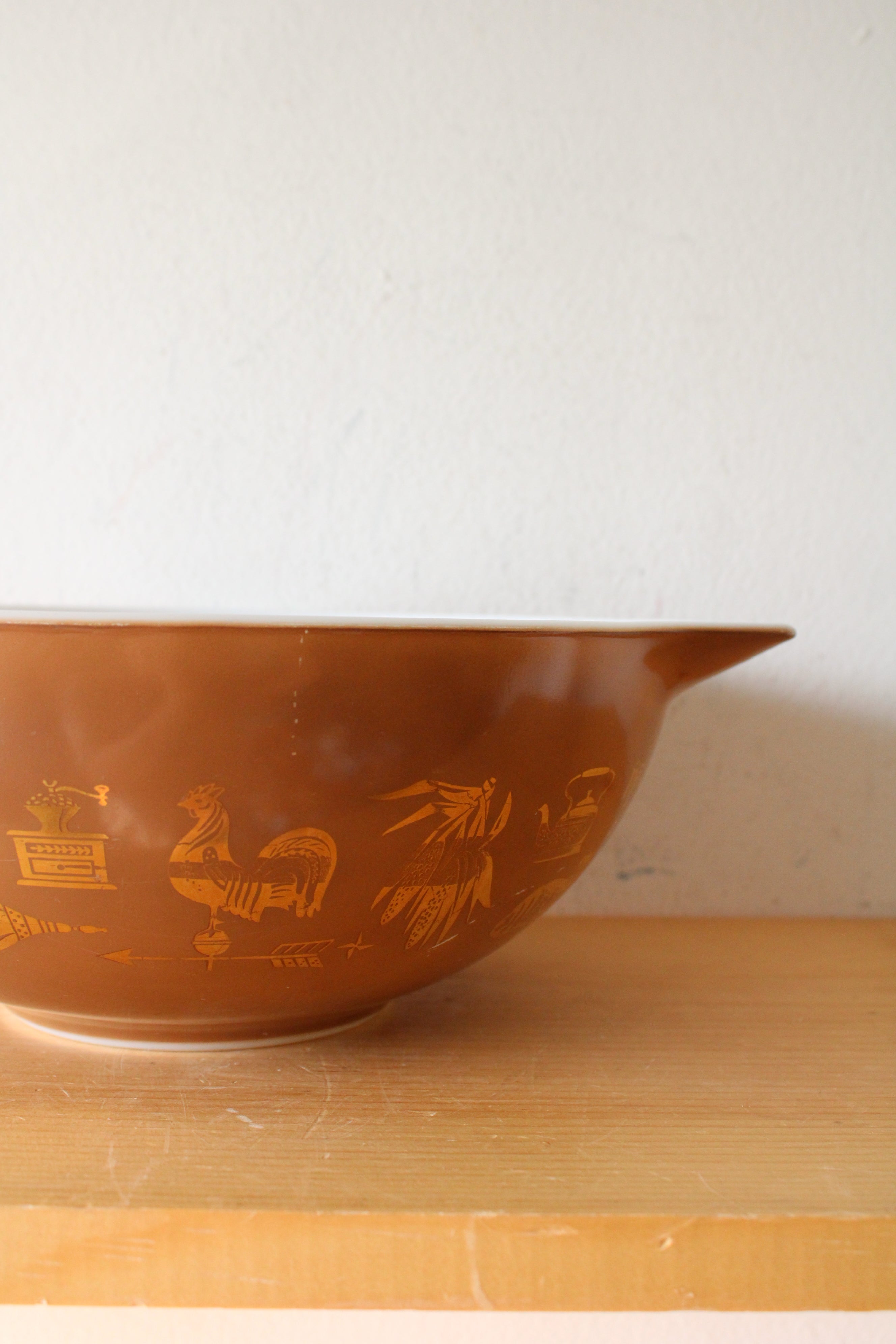 Pyrex Early American Vintage 444 Qt. Brown Gold Painted Large Bowl