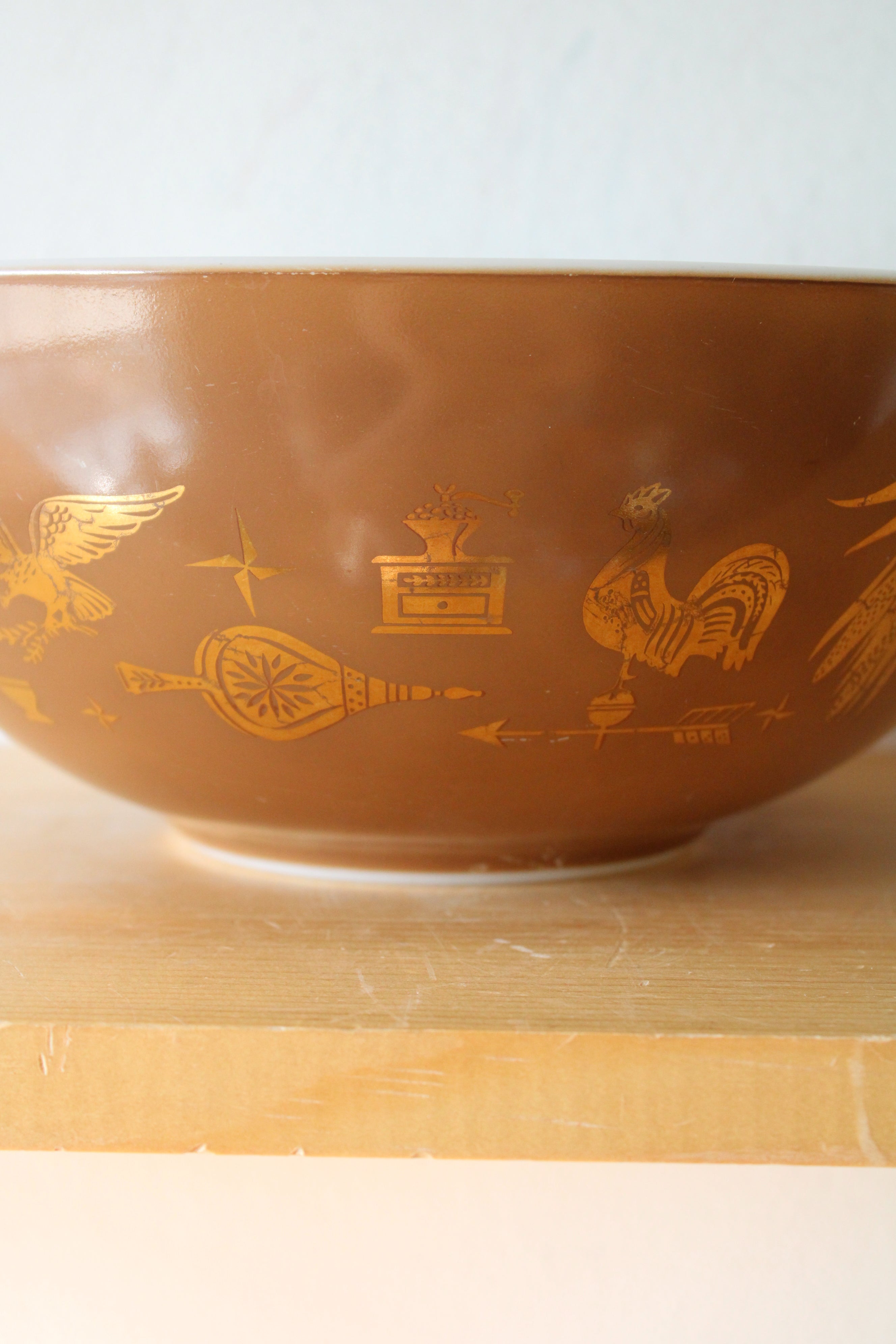 Pyrex Early American Vintage 444 Qt. Brown Gold Painted Large Bowl