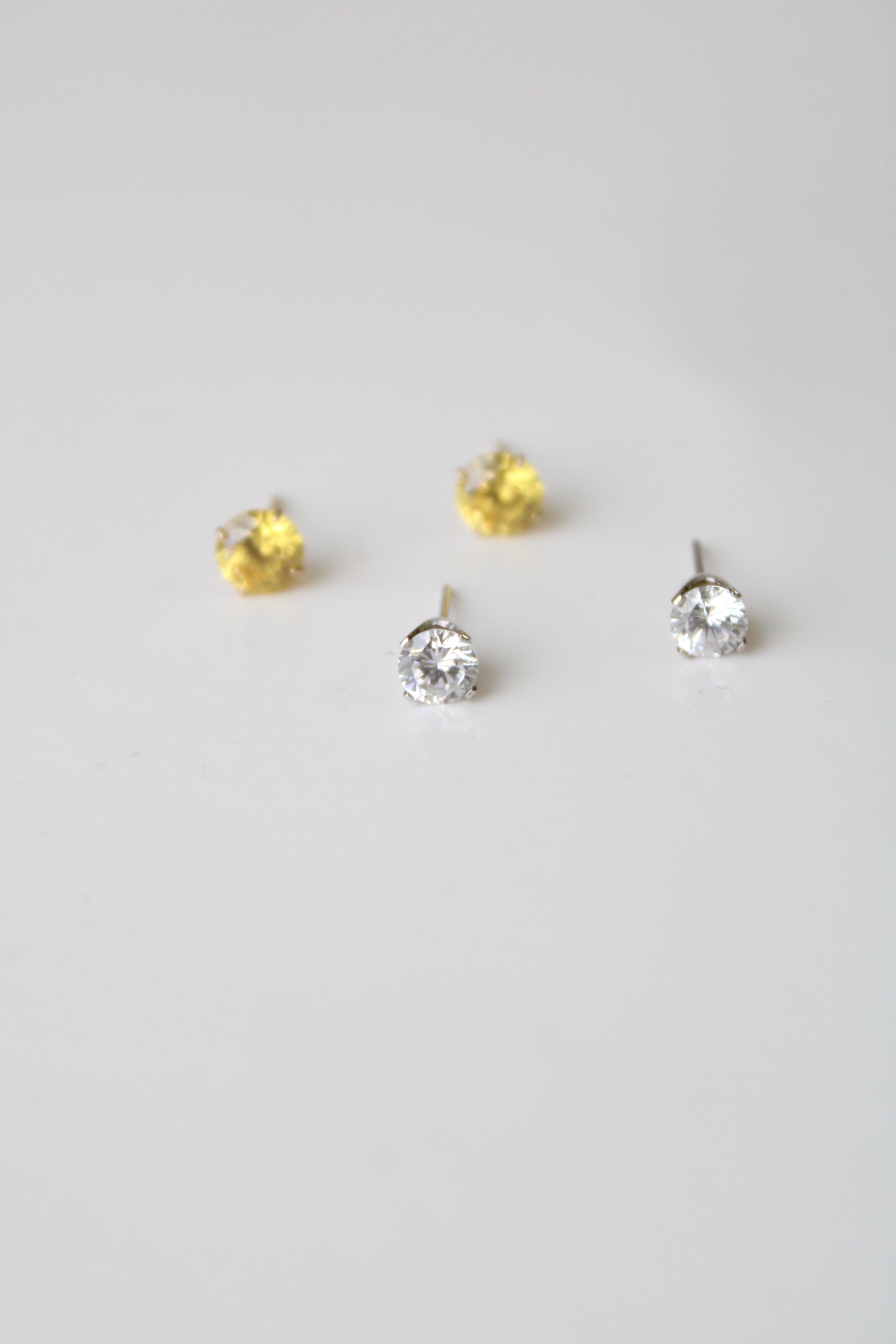 14K Gold Yellow & Clear Stone Stud Earring Pair