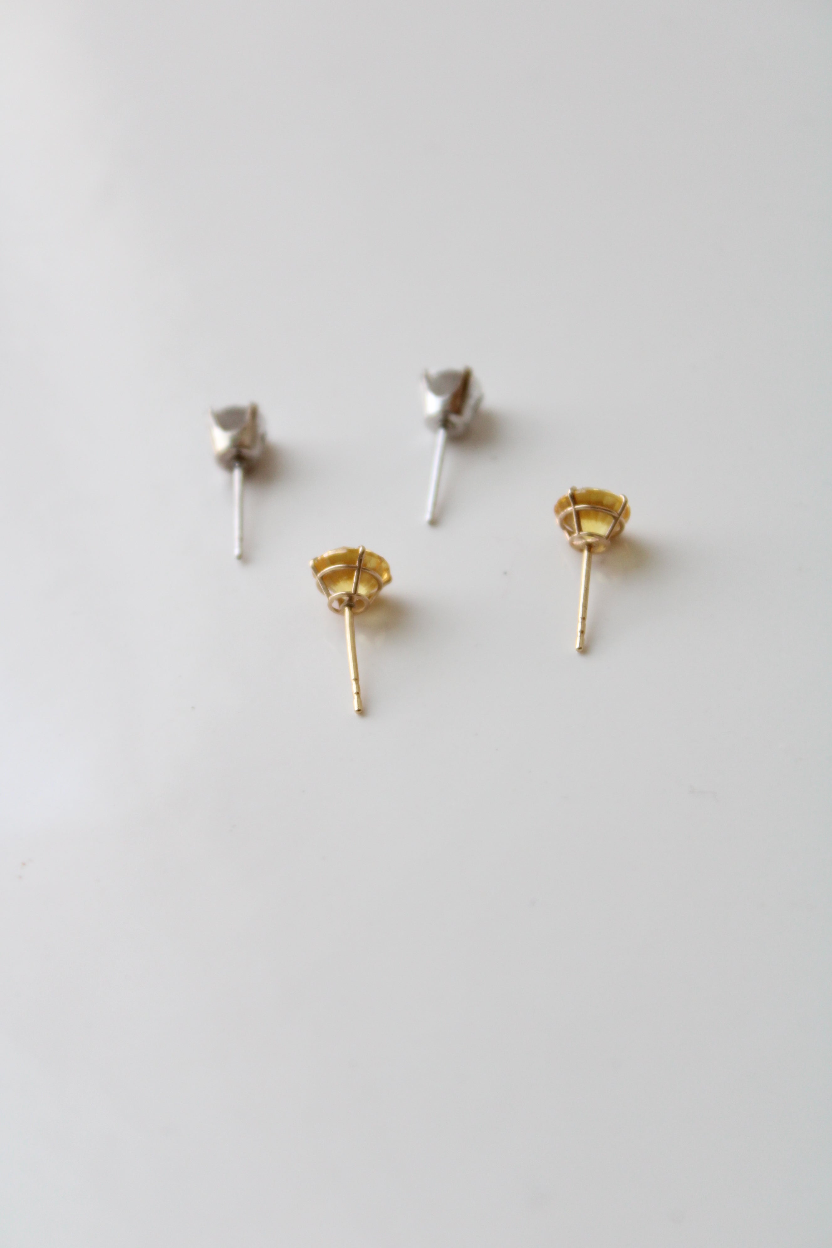 14K Gold Yellow & Clear Stone Stud Earring Pair