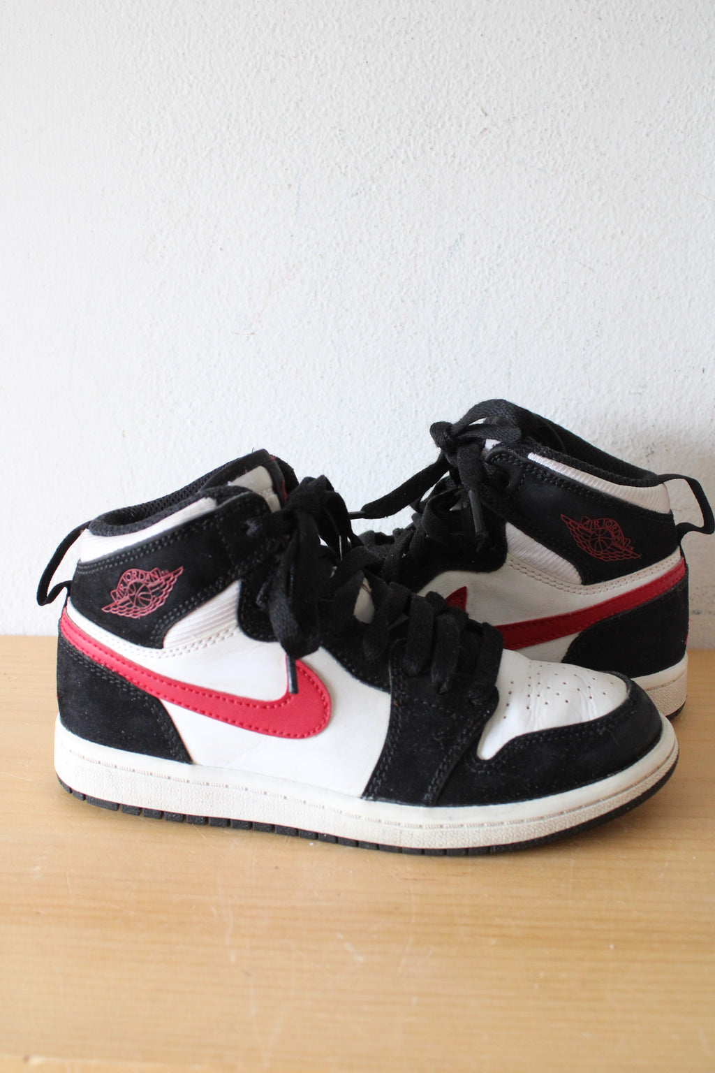 Nike Air Jordan 1 Retro Red Black & White High-Top Sneakers | Youth Size 1