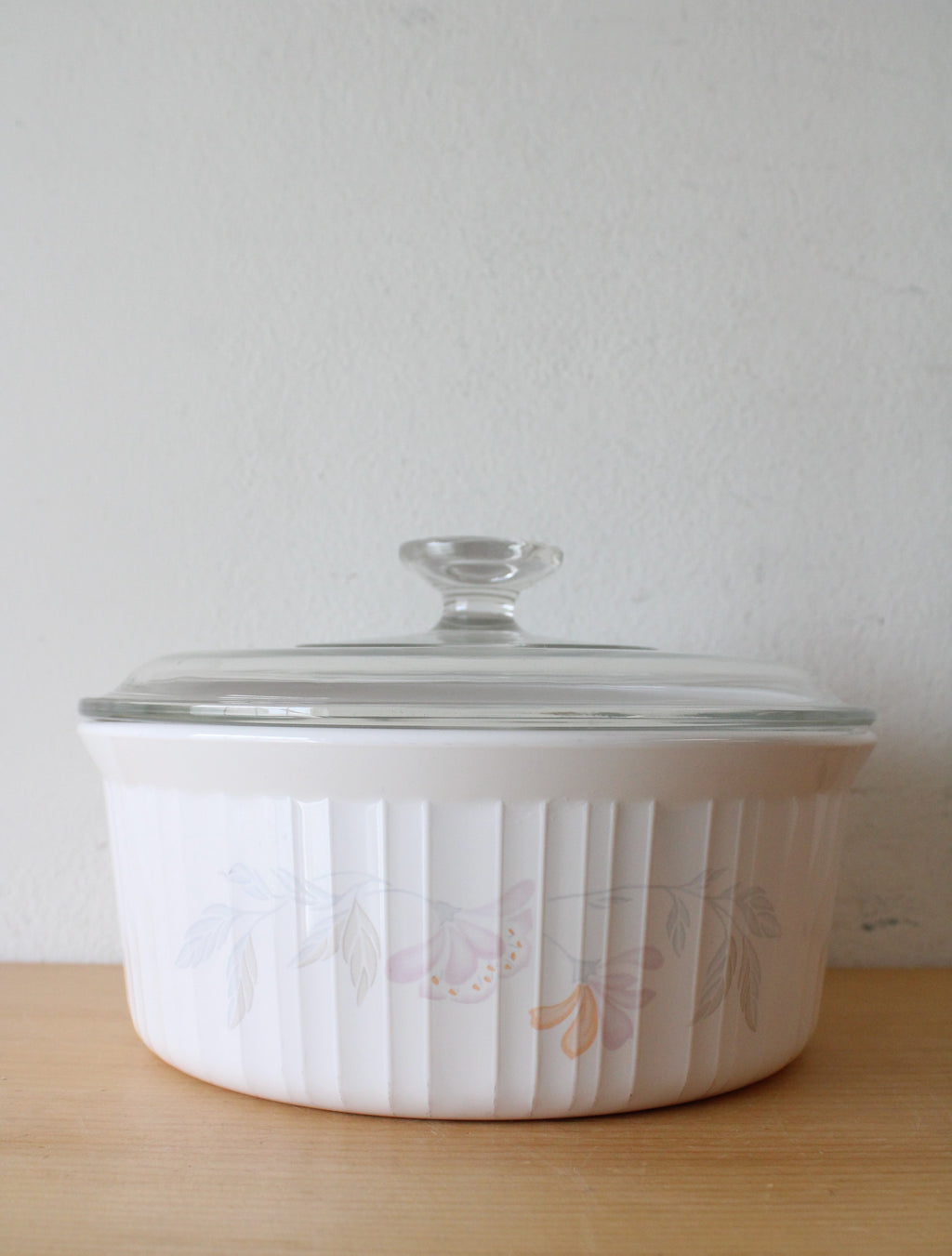 Corning Ware Pastel Floral White Ribbed 2.5 L Round Baking Dish & Lid