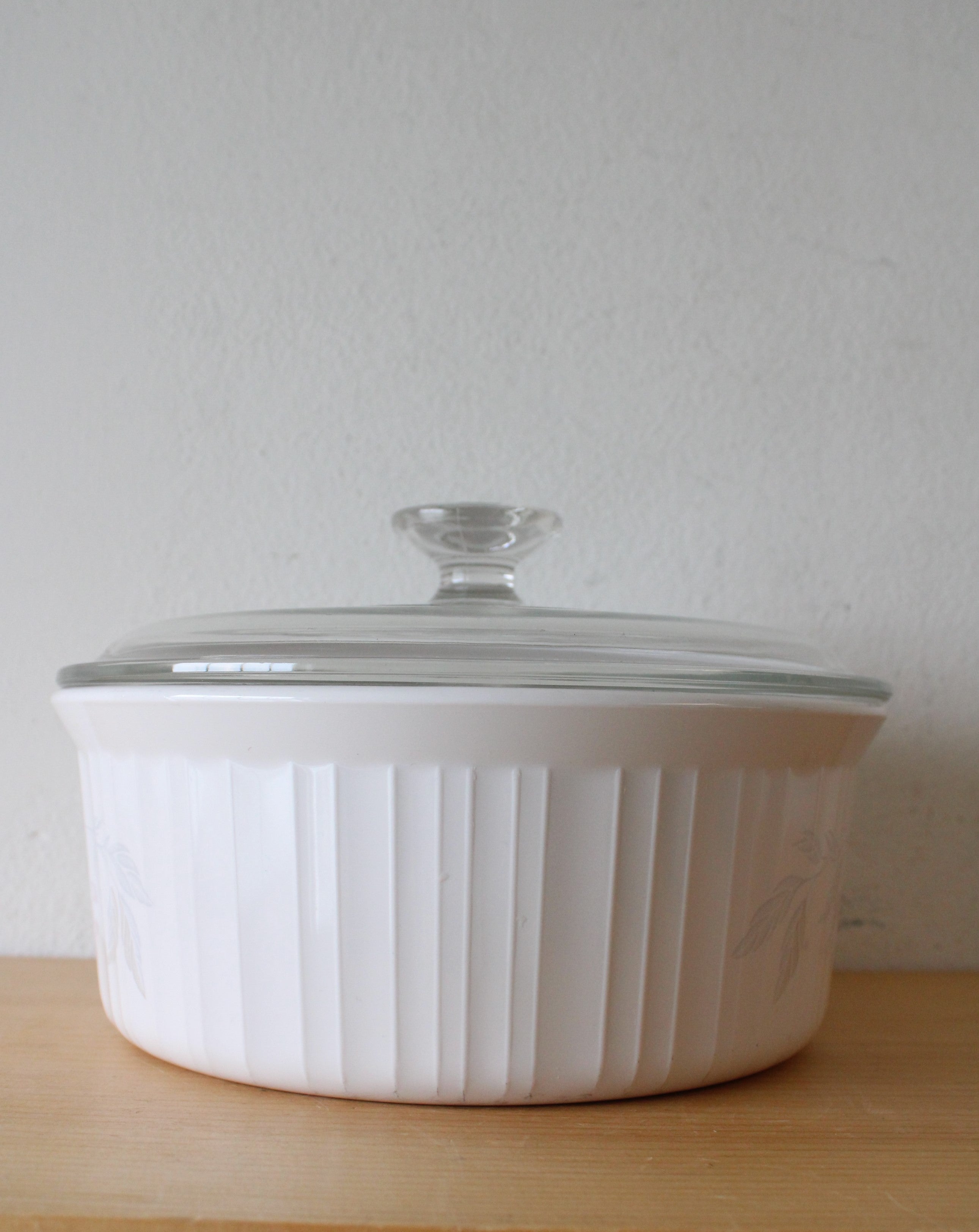 Corning Ware Pastel Floral White Ribbed 2.5 L Round Baking Dish & Lid