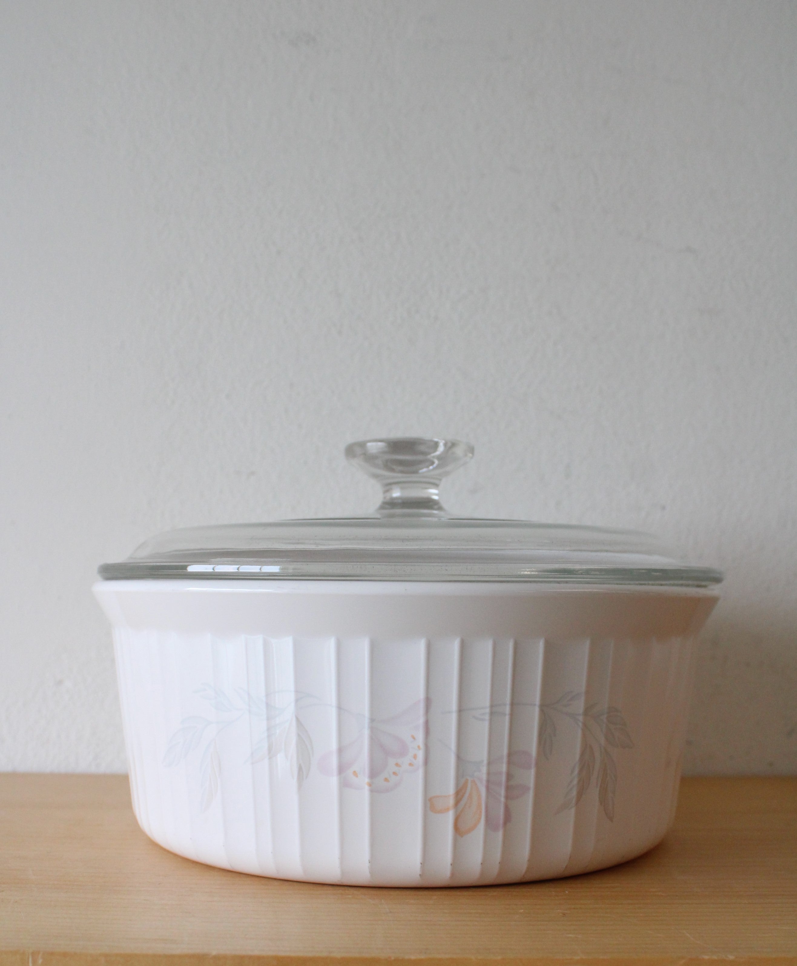 Corning Ware Pastel Floral White Ribbed 2.5 L Round Baking Dish & Lid