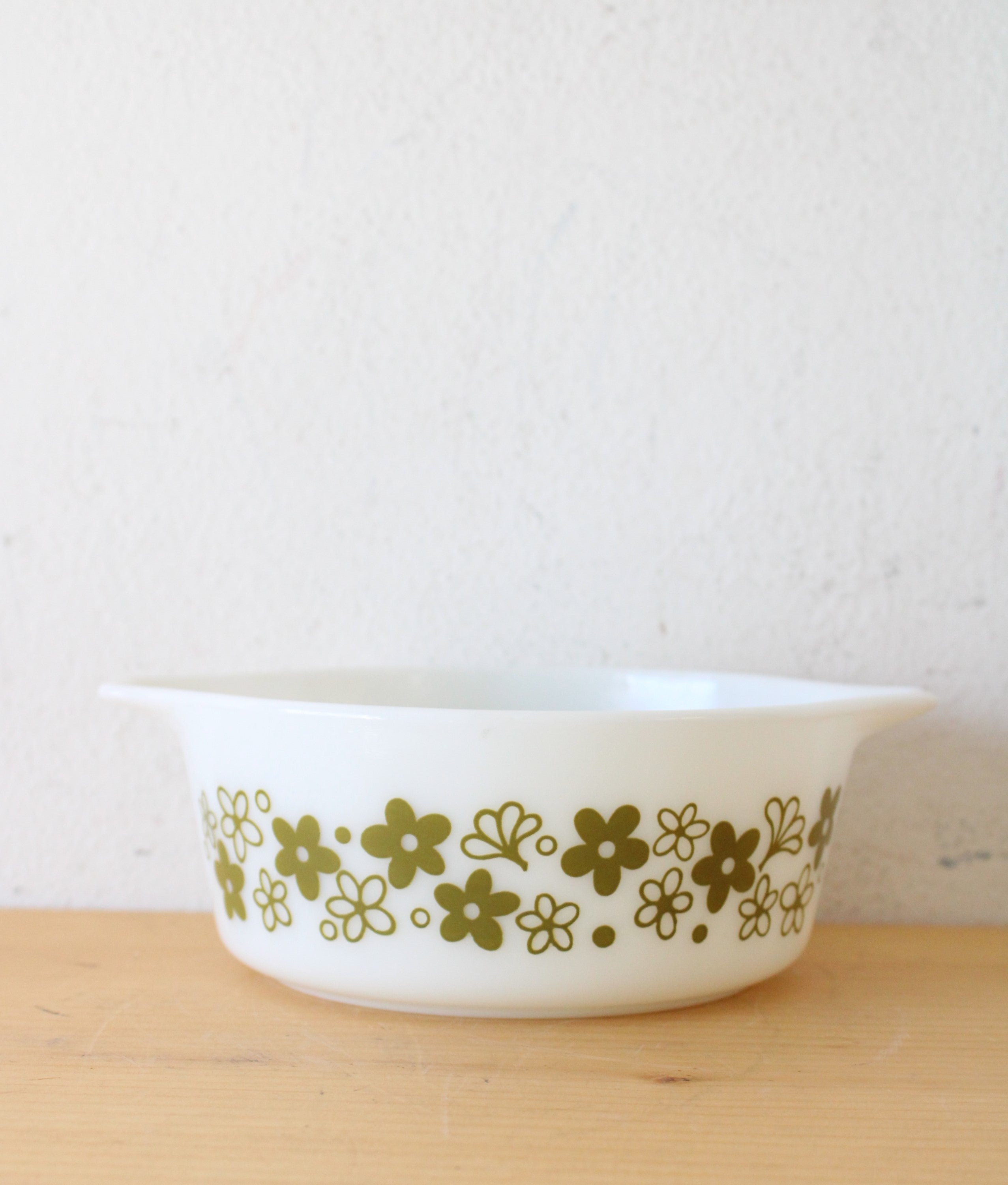 Pyrex Spring Blossom Crazy Daisy #472-B Round Casserole Dish