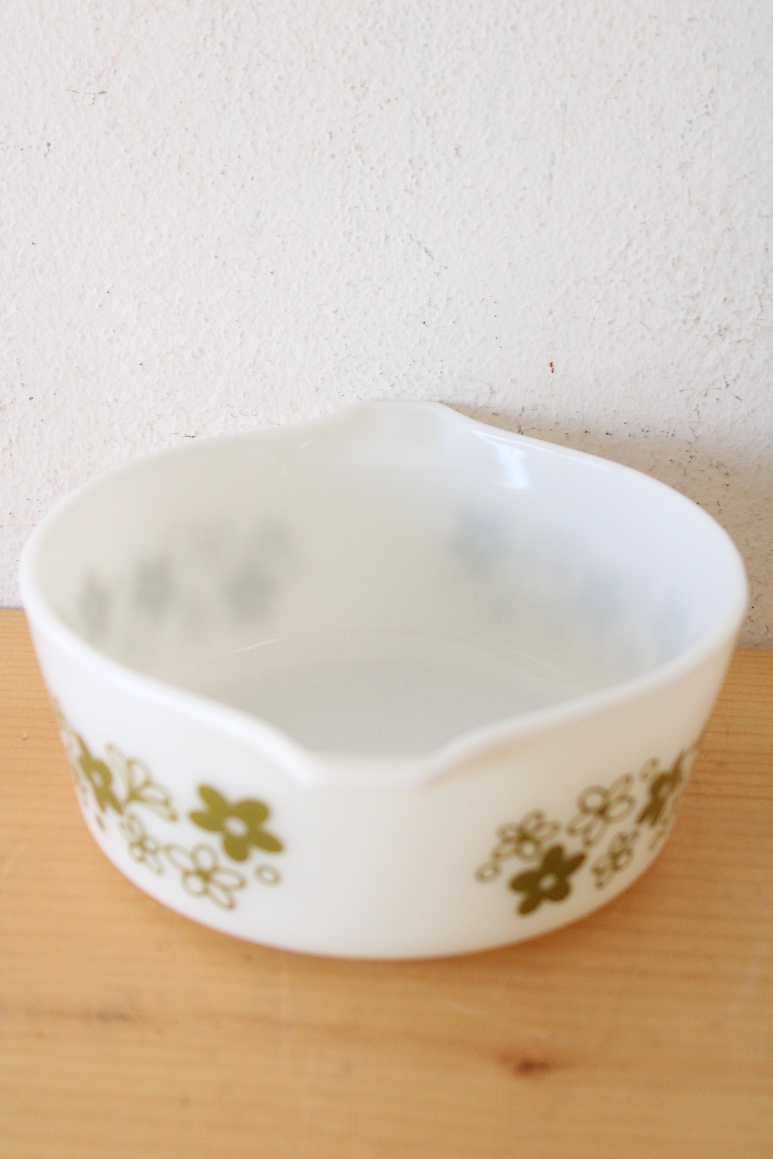 Pyrex Spring Blossom Crazy Daisy #472-B Round Casserole Dish